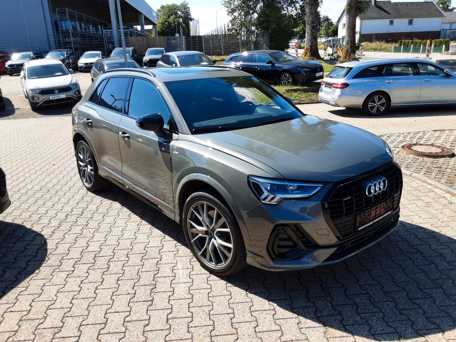 Audi Q3 45 TFSI quattro S line - Samsaru's Car Outlet