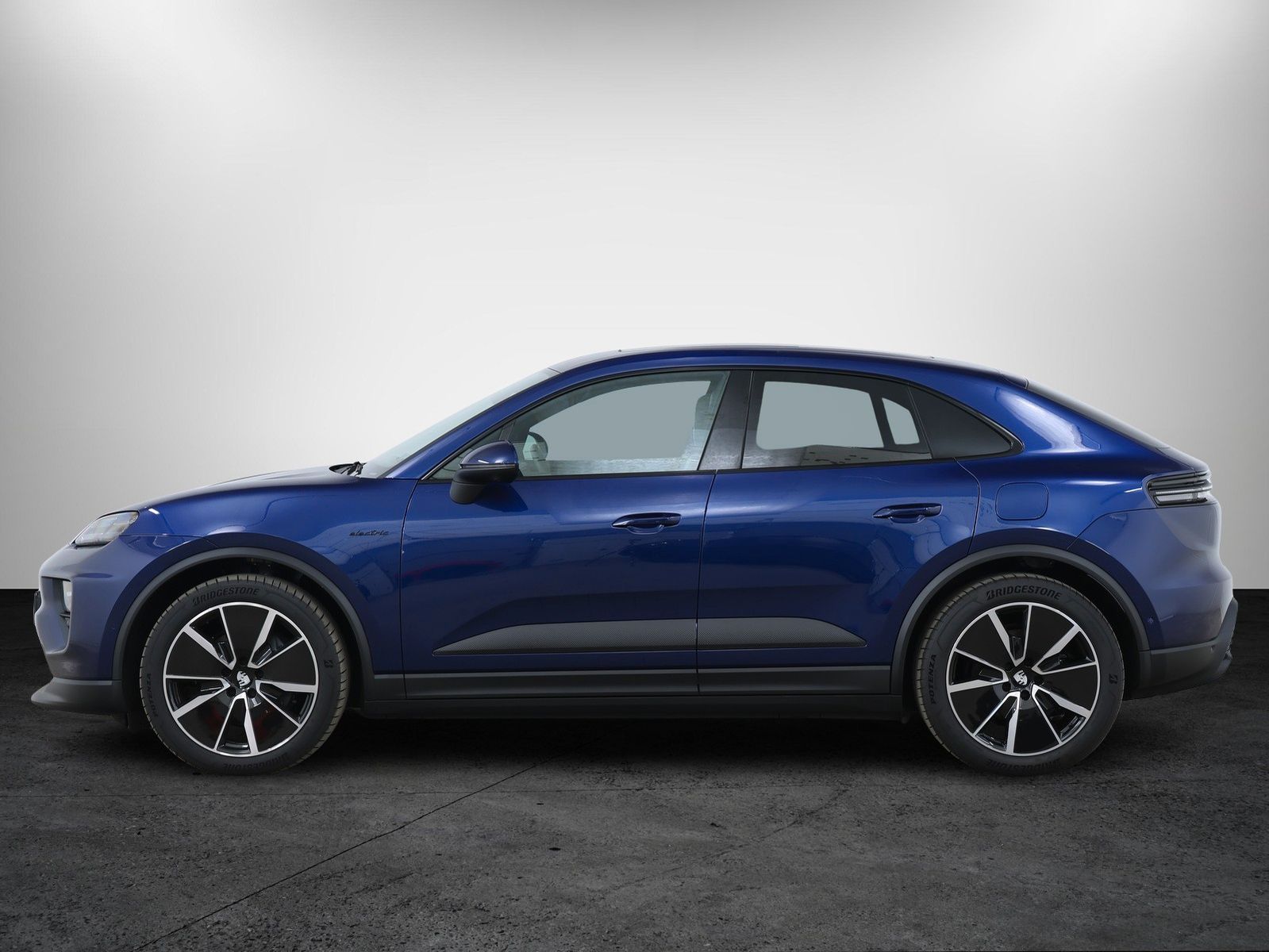 Porsche Macan Electric 4