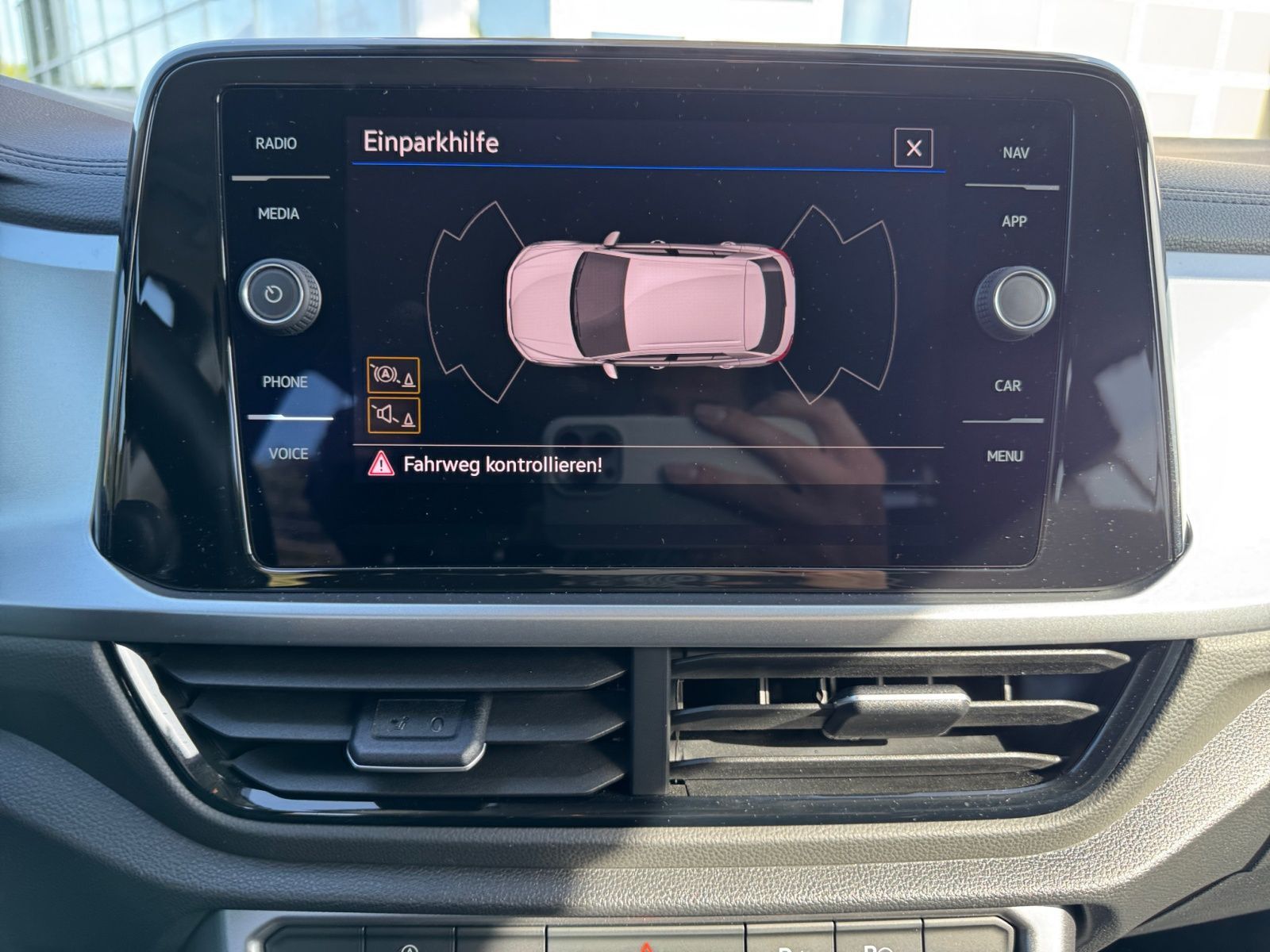 Volkswagen T-Roc 1.0 TSI Life - Samsaru's Car Outlet