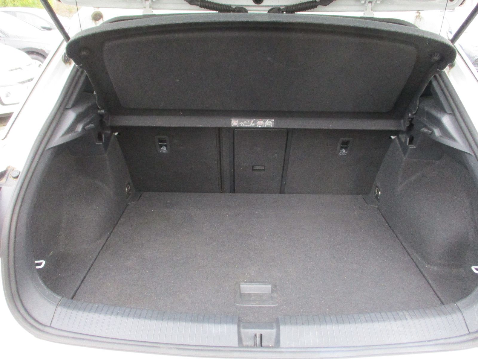 Volkswagen T-Roc Sport - Samsaru's Car Outlet