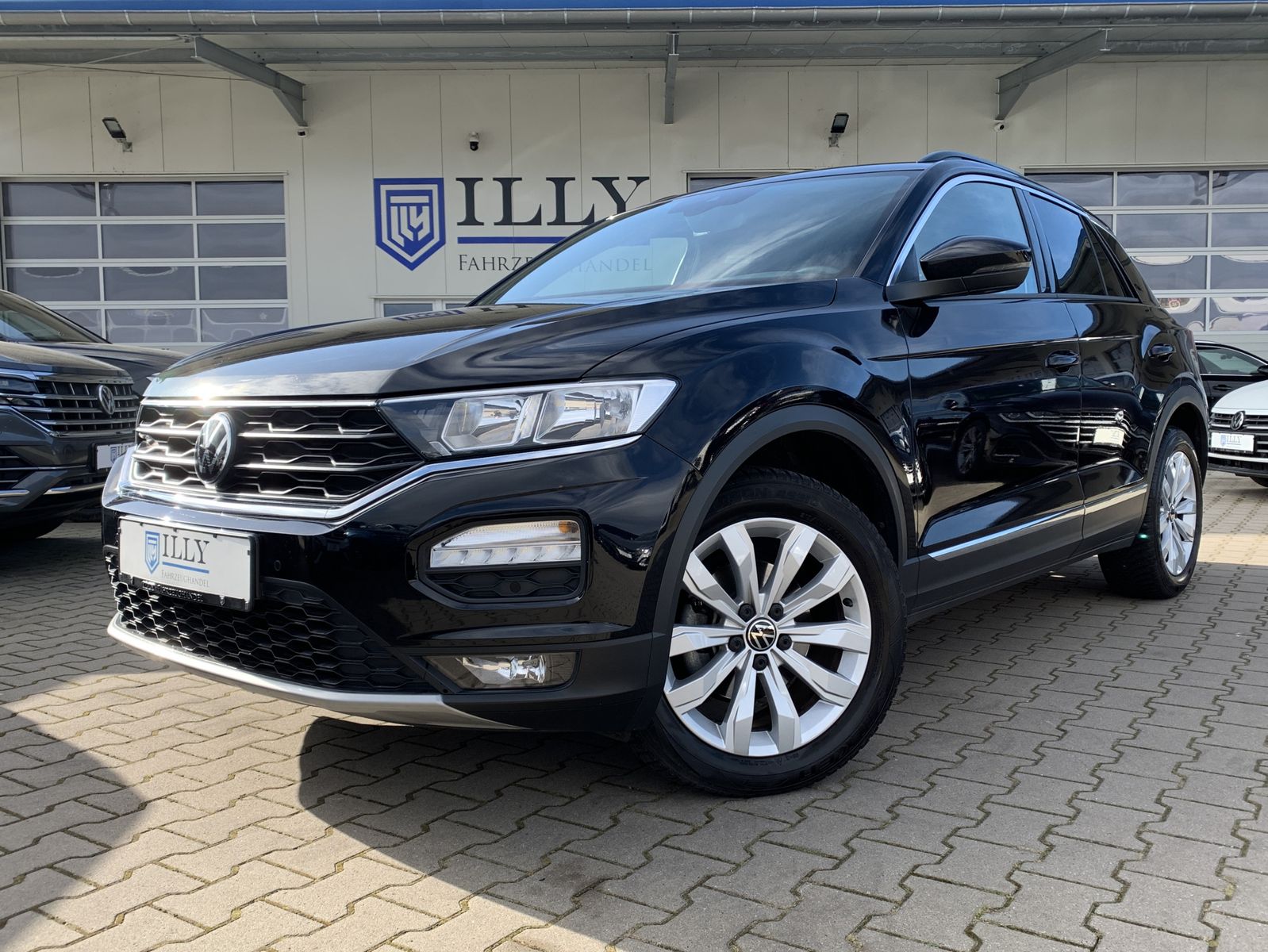 Volkswagen T-Roc 1.5 TSI Sport - Samsaru's Car Outlet
