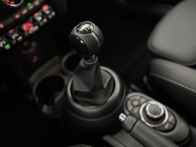 MINI Cooper S - Samsaru's Car Outlet