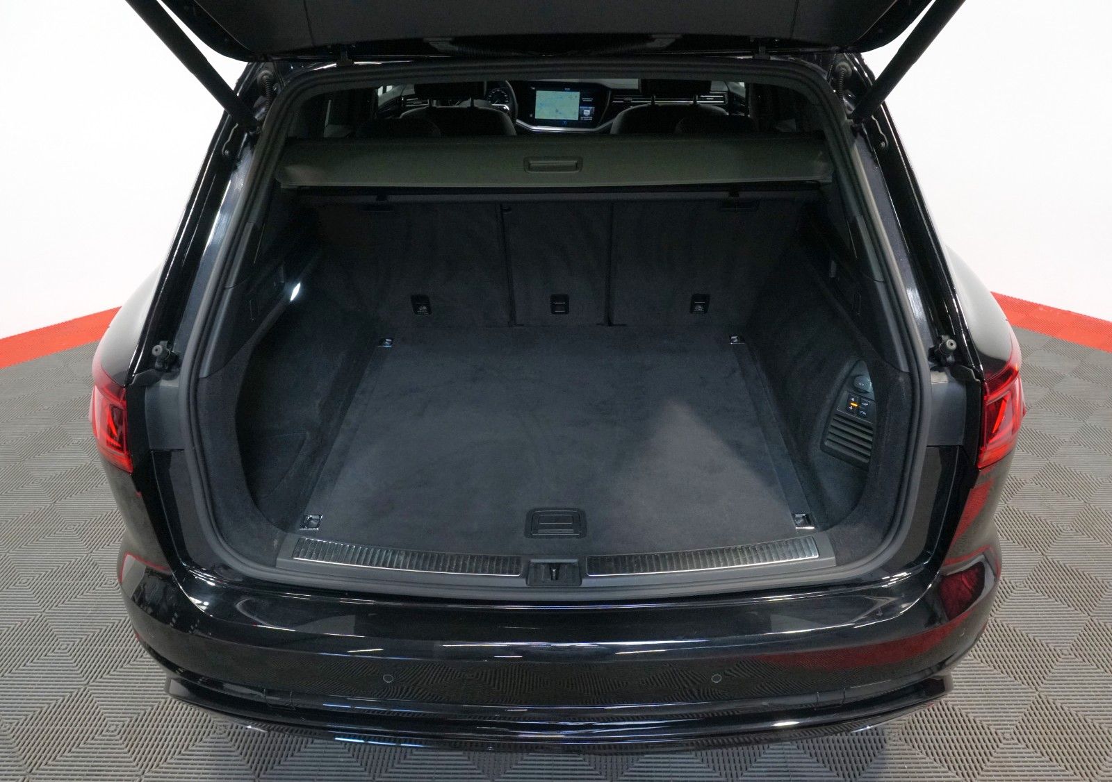 Volkswagen Touareg R-Line 4Motion 3.0 TDI - Samsaru's Car Outlet