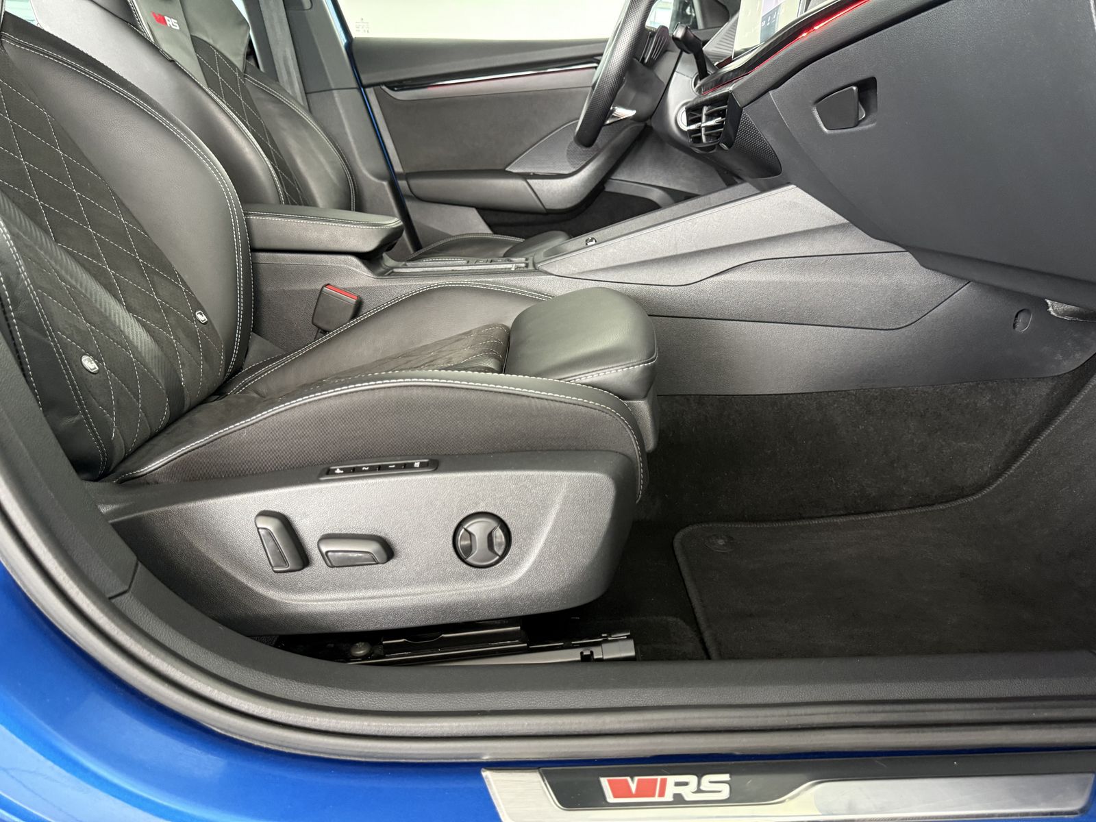 Skoda Octavia Combi RS - Samsaru's Car Outlet