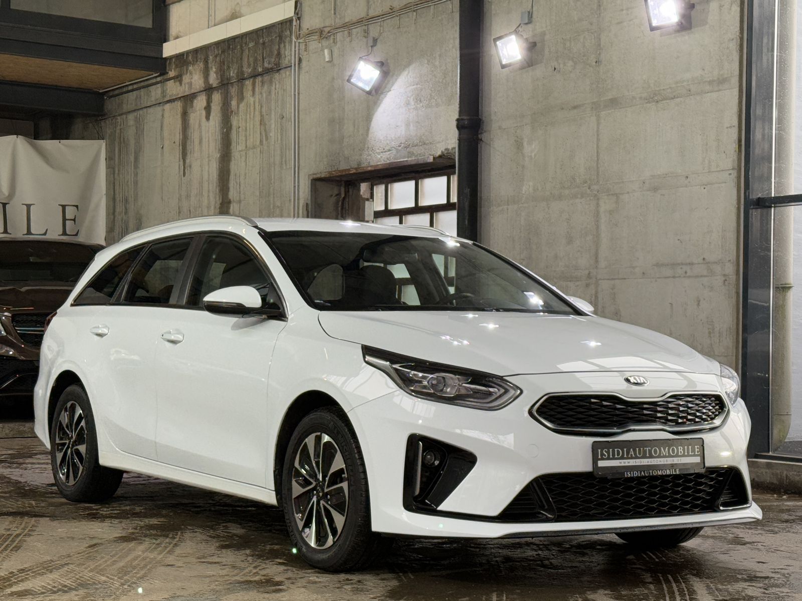 Kia Ceed Plug-in Hybrid Vision - Samsaru's Car Outlet