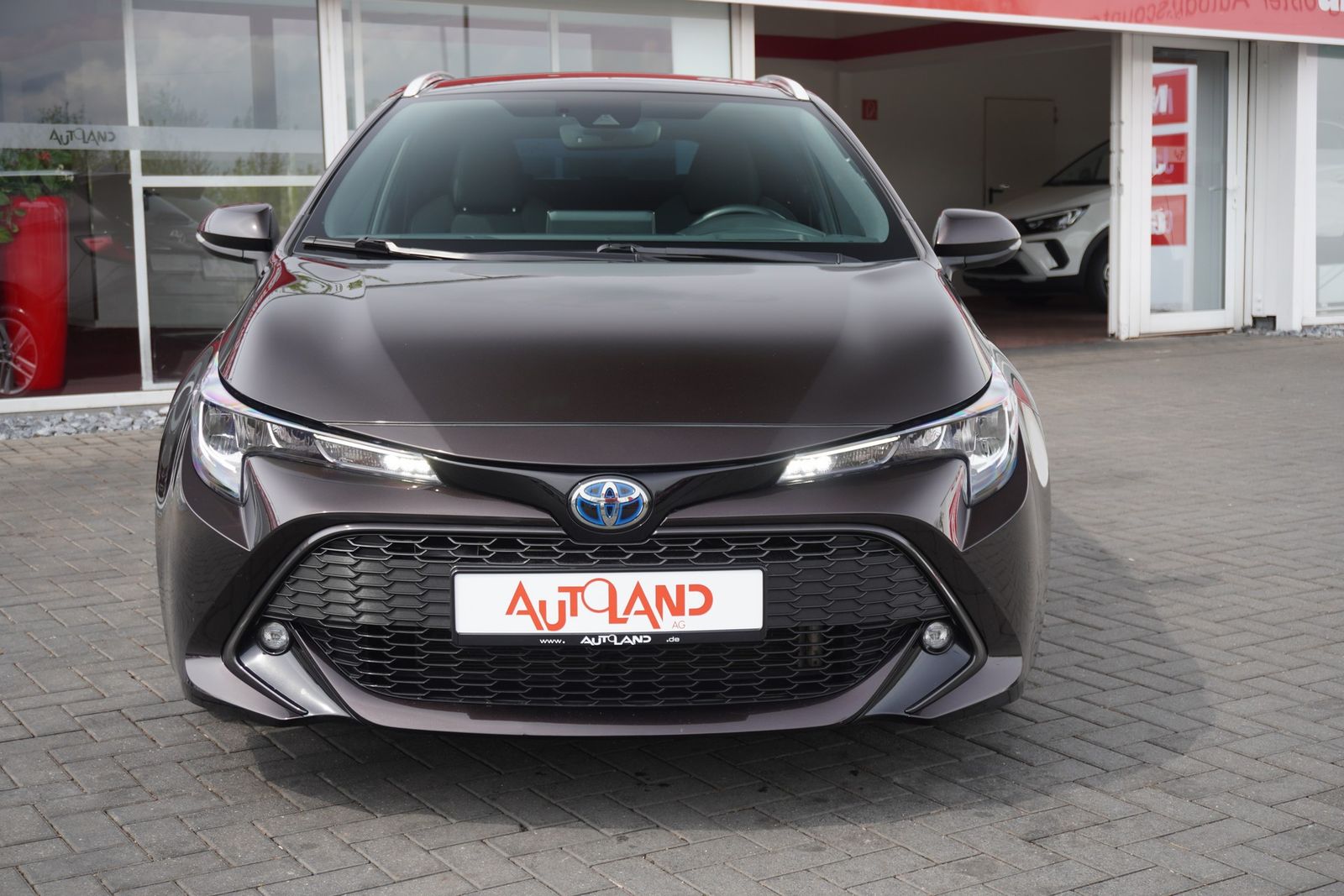 Toyota Corolla 2.0 Hybrid Lounge - Samsaru's Car Outlet