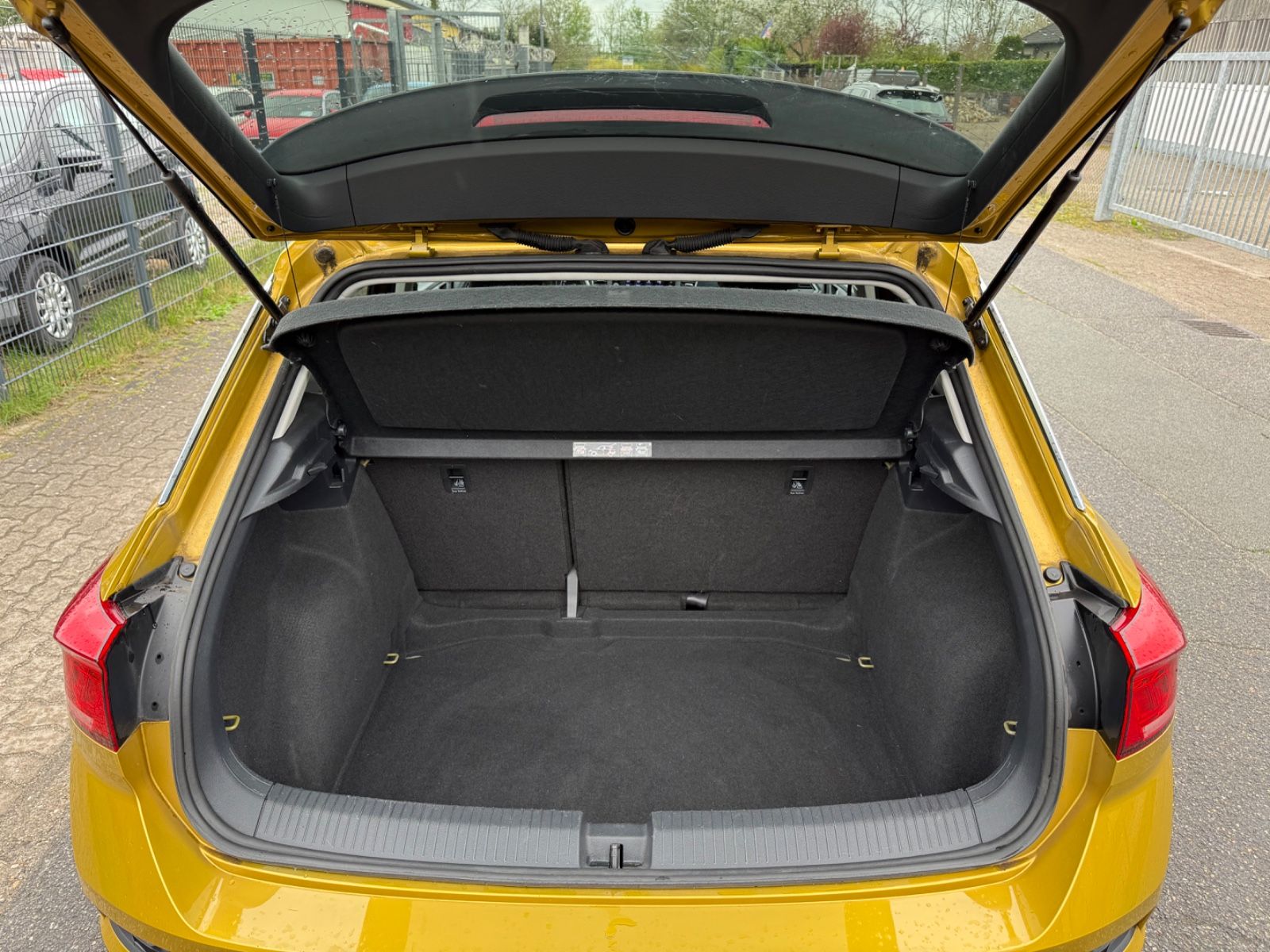 Volkswagen T-Roc 1.0 TSI - Samsaru's Car Outlet