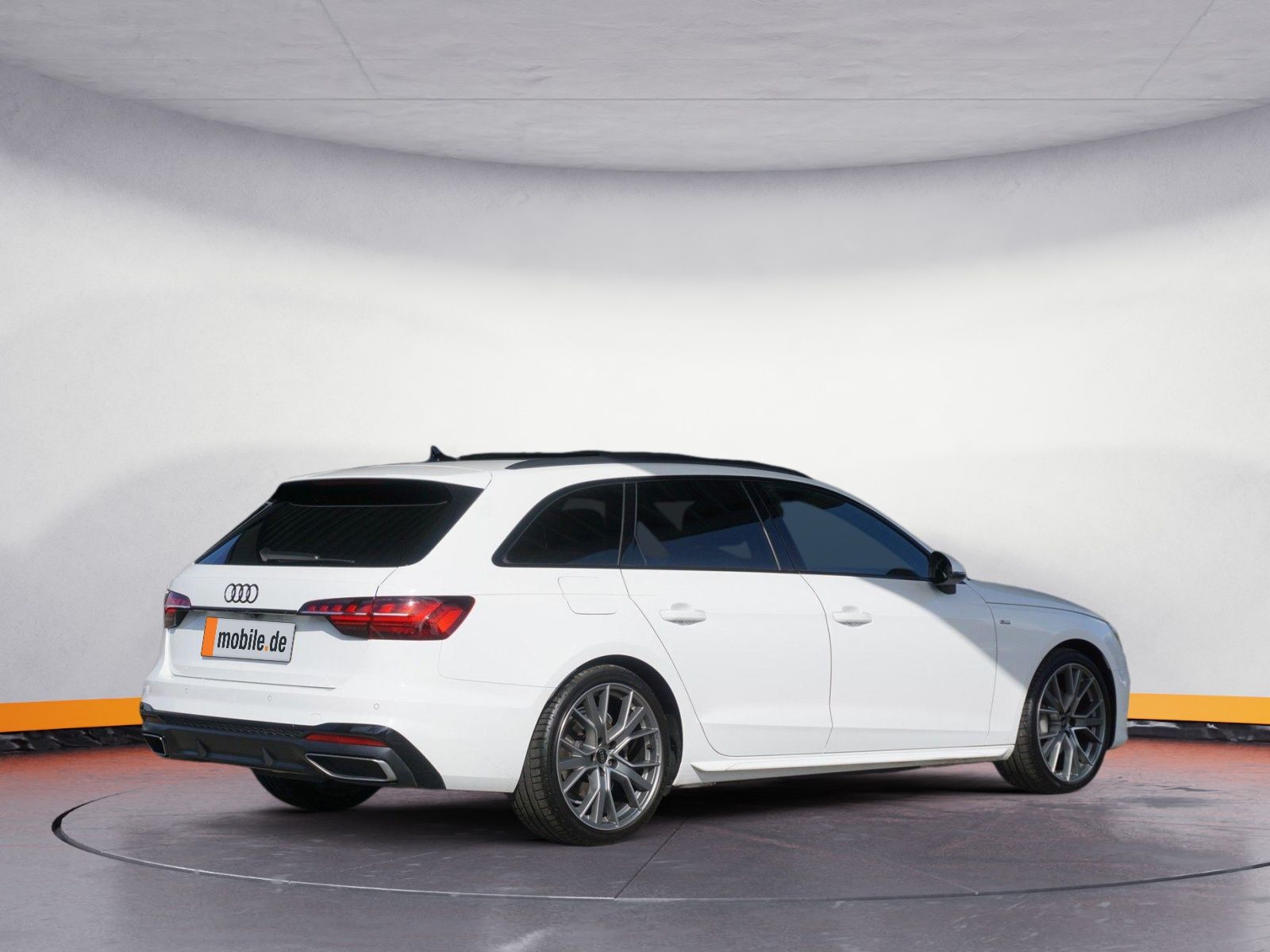 Audi A4 Avant 40 TDi S tronic S line - Samsaru's Car Outlet
