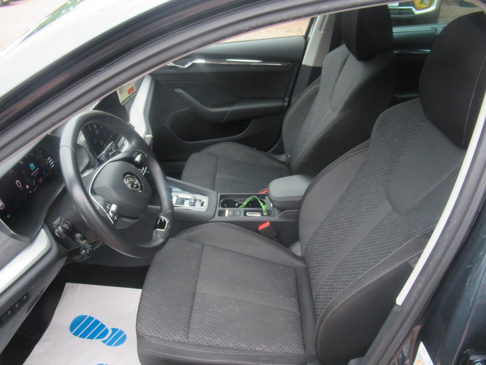 Skoda Octavia Combi Style iV - Samsaru's Car Outlet