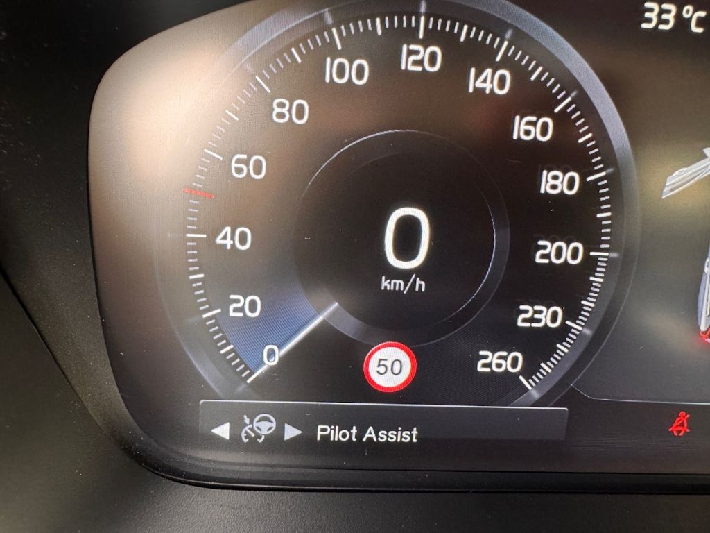 Volvo V60 R-Design Expression Recharge Plug-In Hybrid