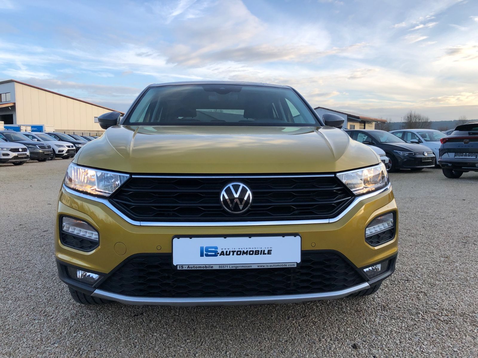 Volkswagen T-Roc United - Samsaru's Car Outlet