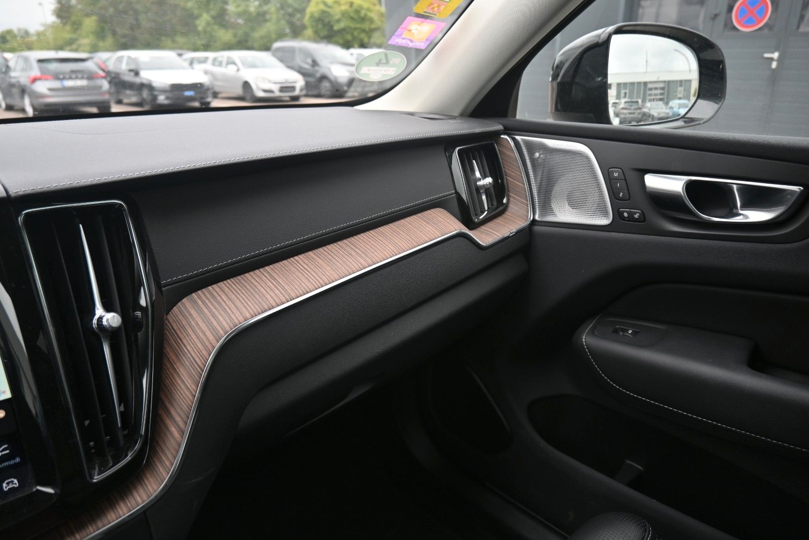 Volvo XC60 T8 PHEV Ultimate Dark*LUFT*360°*ACC*AHK*