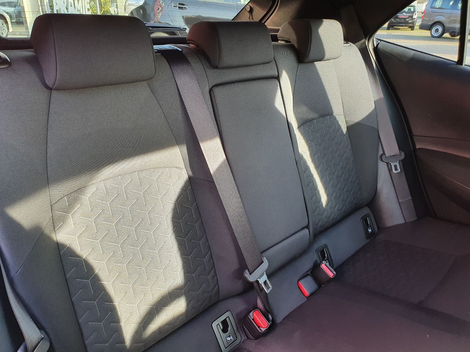 Toyota Corolla 1.8 Hybrid - Samsaru's Car Outlet