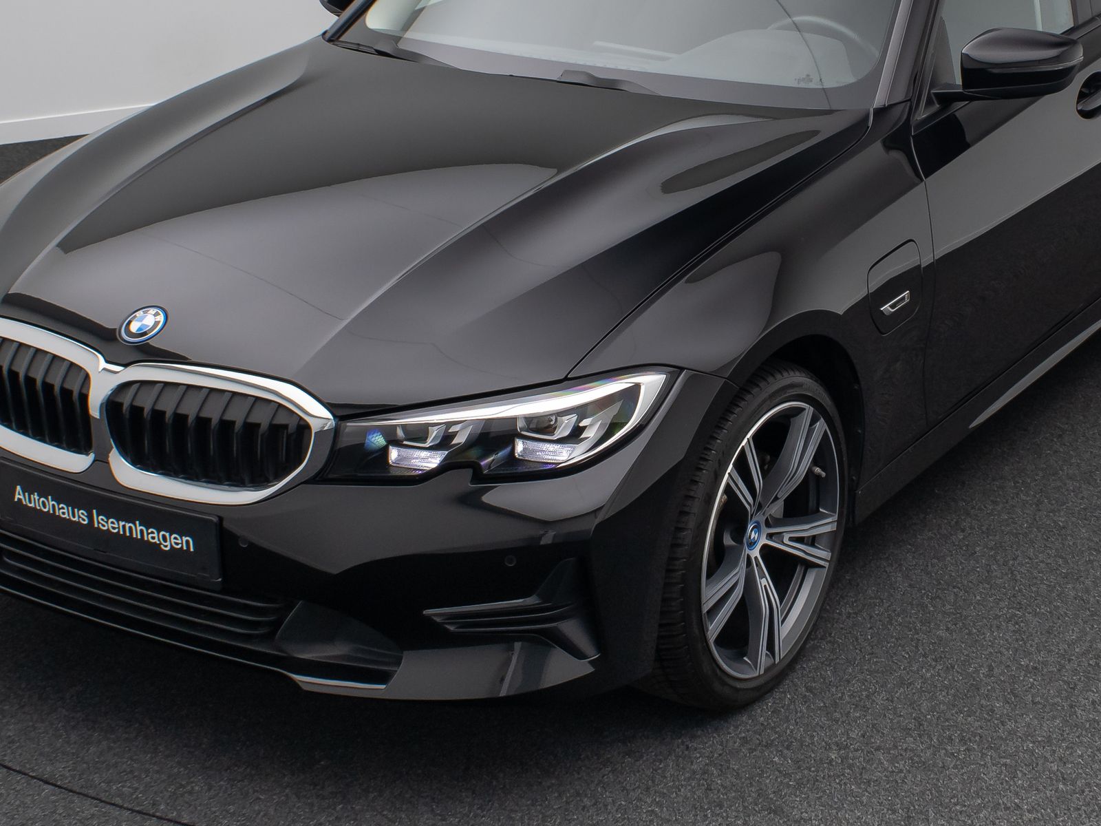 BMW 320e - Samsaru's Car Outlet