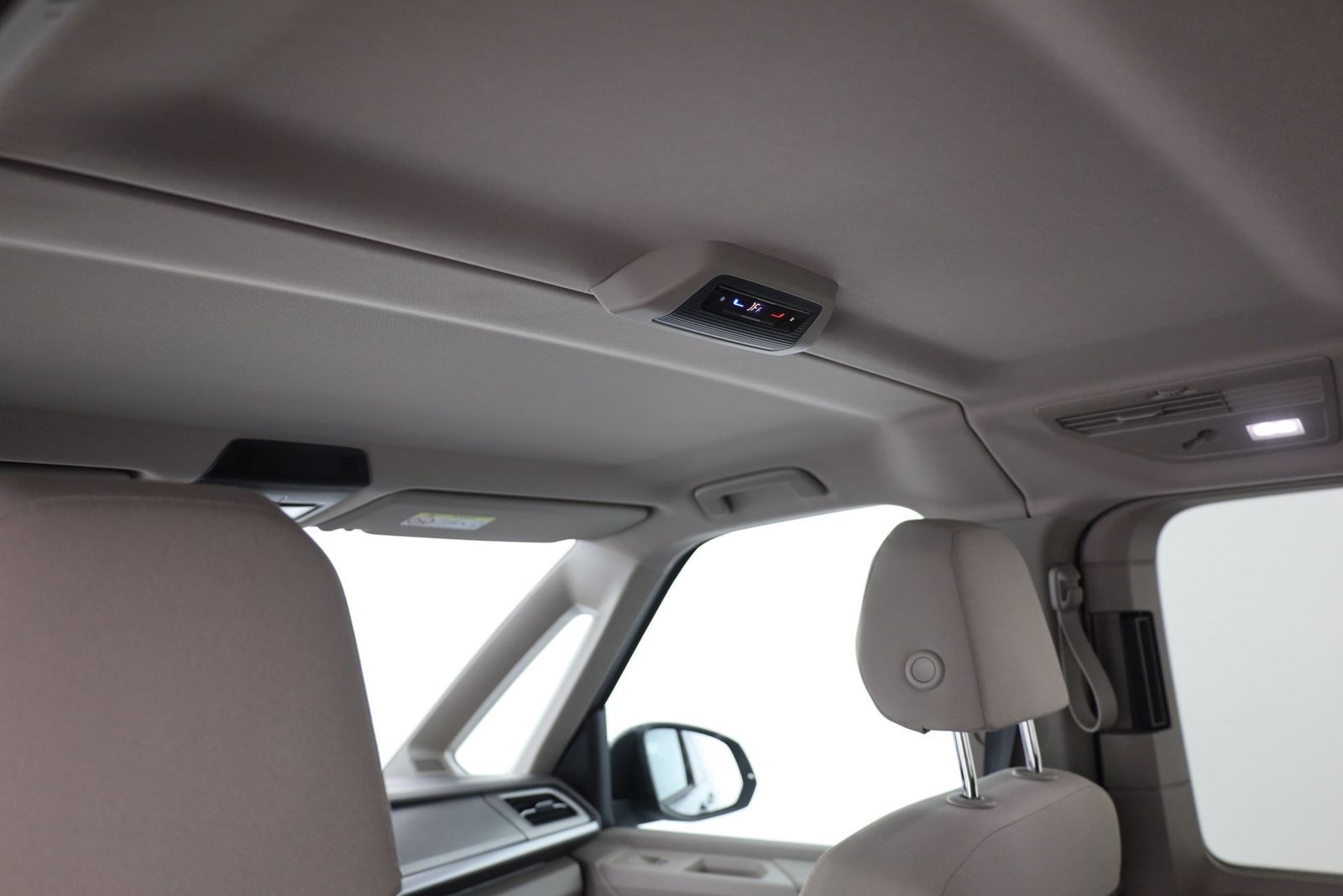 Volkswagen T7 Multivan 2.0 TDI DSG - Samsaru's Car Outlet
