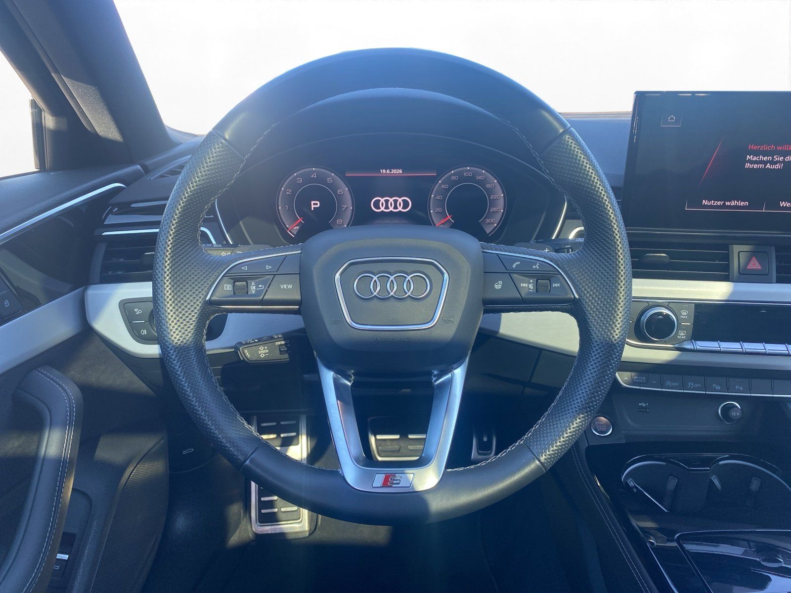 Audi A4 Avant 40 TFSI quattro S tronic S line | AHK