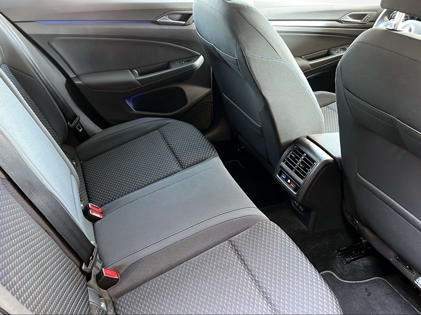 Volkswagen Golf VIII 1.5 TSI United - Samsaru's Car Outlet