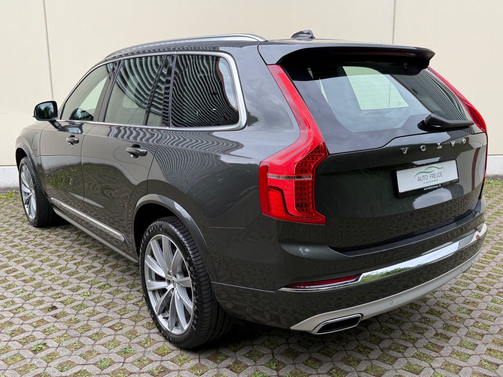 Volvo XC 90 T8 Inscription - Samsaru's Car Outlet