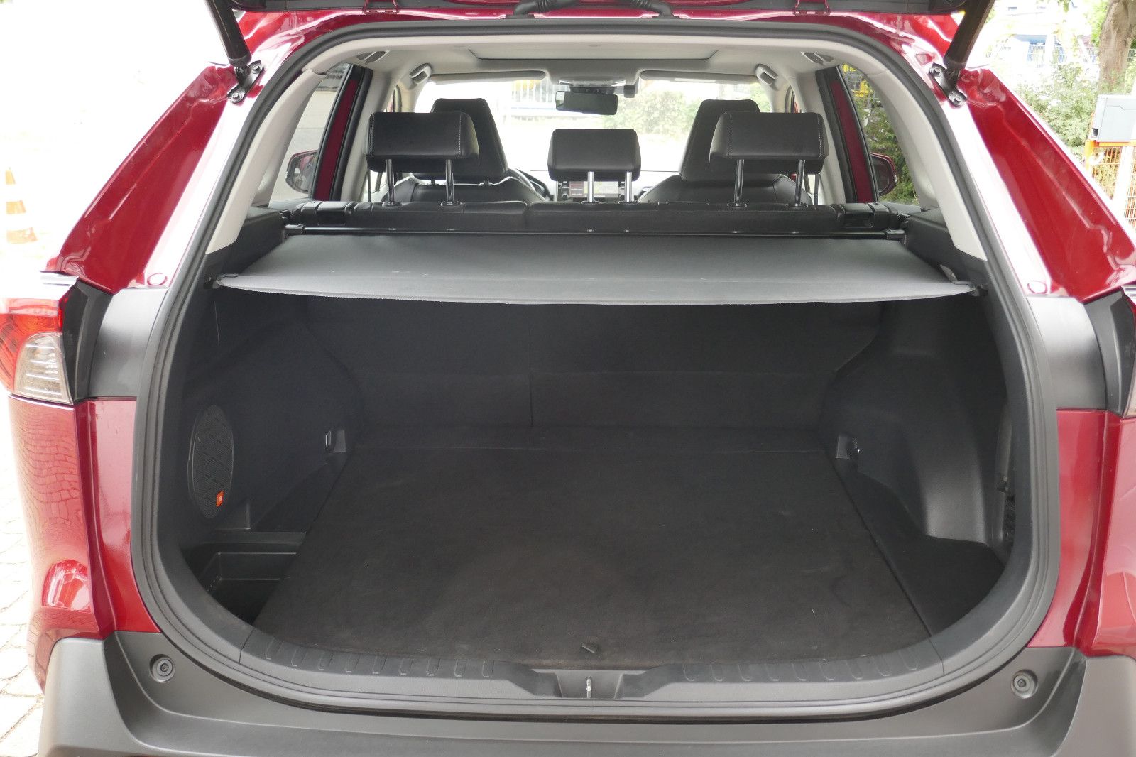 Toyota RAV 4 Hybrid Lounge Allrad - Samsaru's Car Outlet