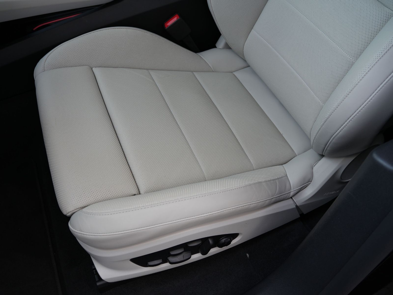 Porsche Macan 4 - Samsaru's Car Outlet