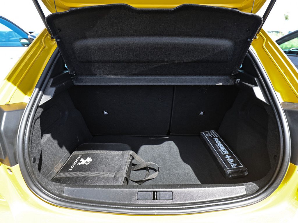 Peugeot e-208 Active - Samsaru's Car Outlet