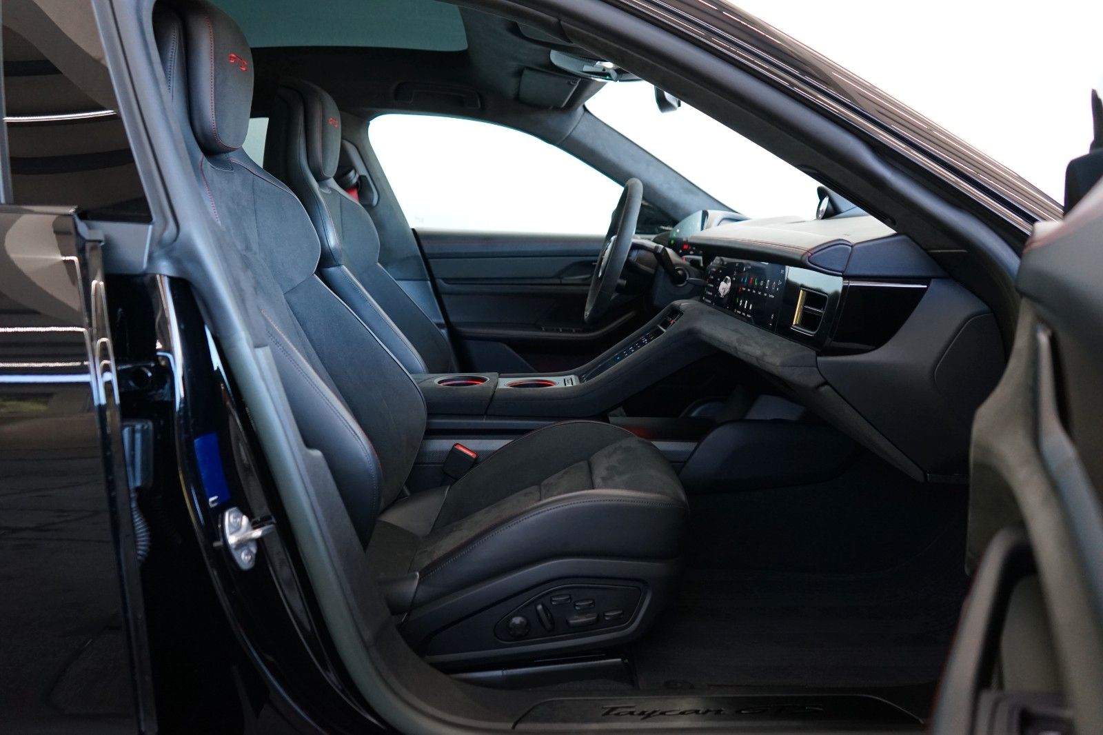 Porsche Taycan GTS BLACK/PANO/P-DISPLAY/MATRIX/360°/21z