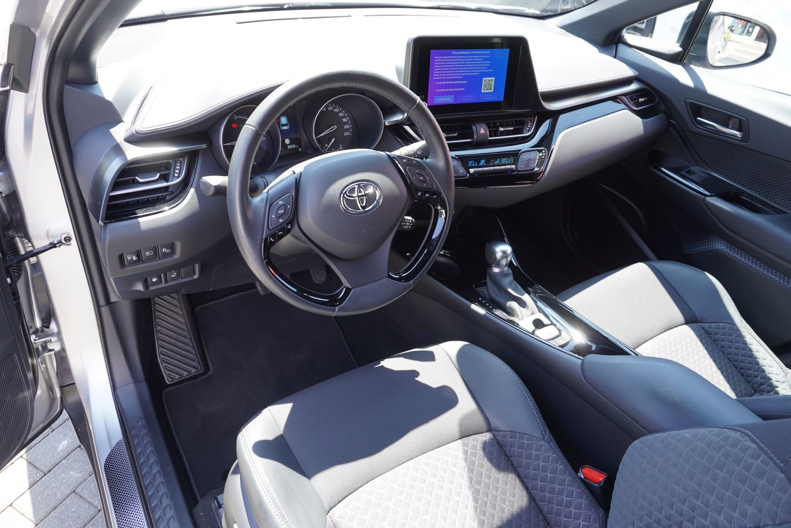 Toyota C-HR 1.8 Hybrid - Samsaru's Car Outlet
