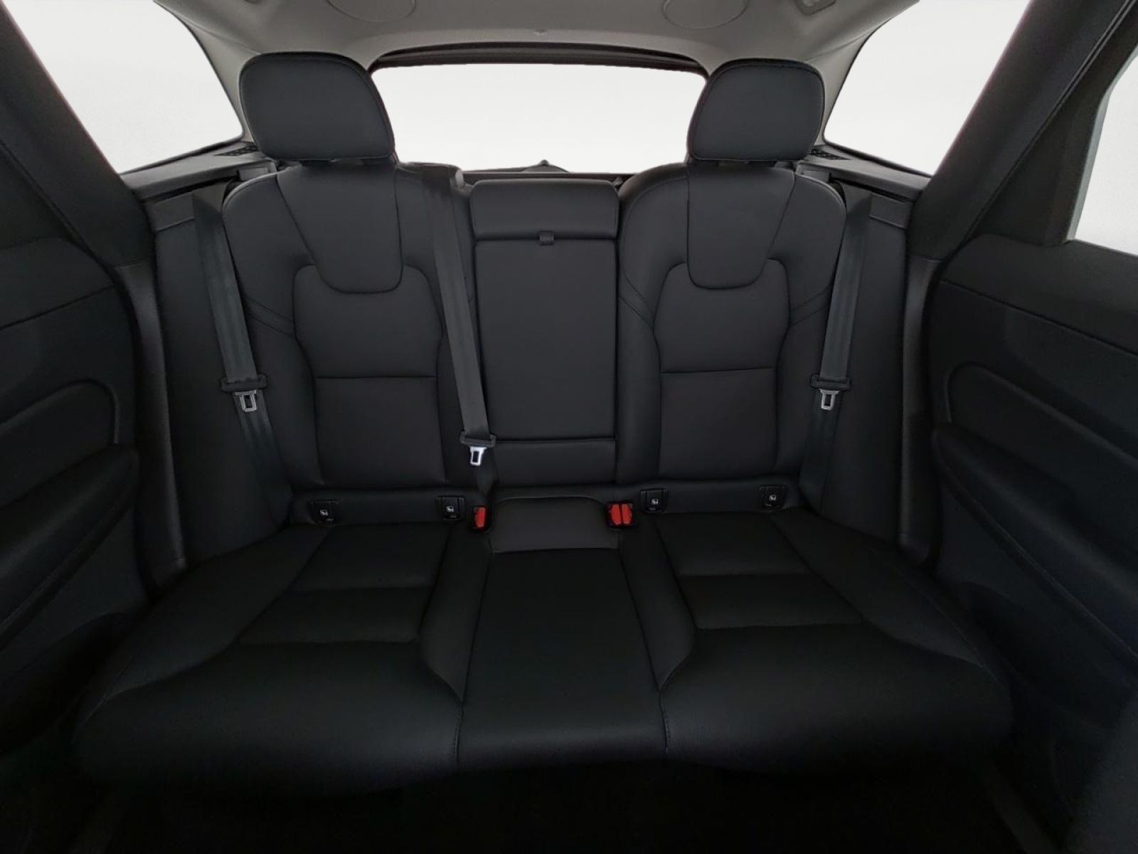 Volvo XC60 B4 PLUS DARK - Samsaru's Car Outlet