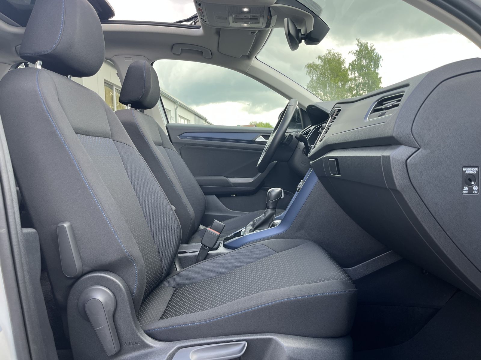 Volkswagen T-Roc 2.0 TDI DSG R-Line - Samsaru's Car Outlet