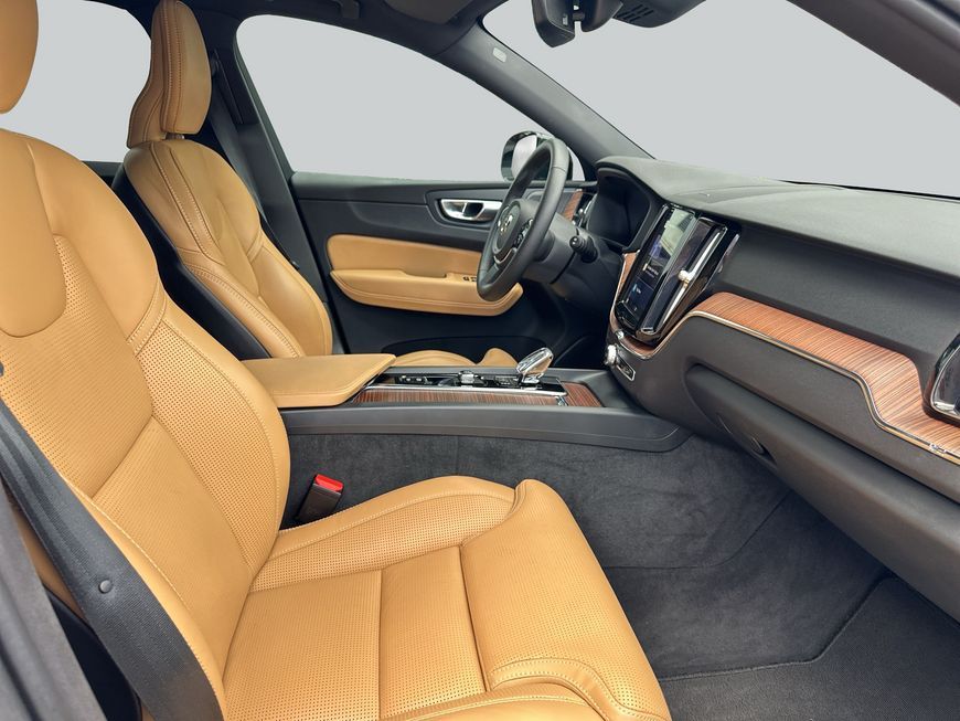 Volvo XC60 B5 B AWD Plus Dark