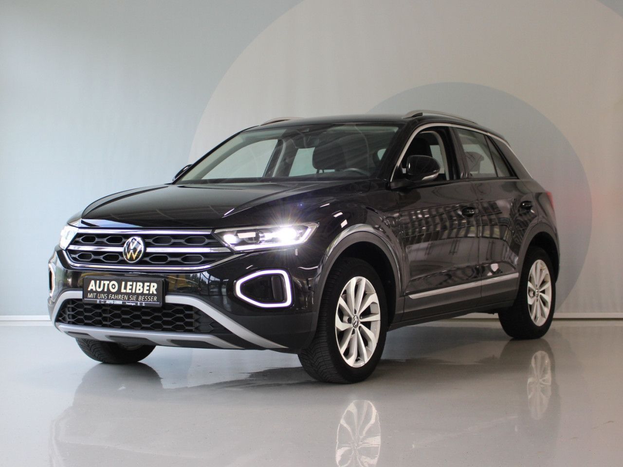 Volkswagen T-Roc 1.5 TSI ACT Style DSG - Samsaru's Car Outlet