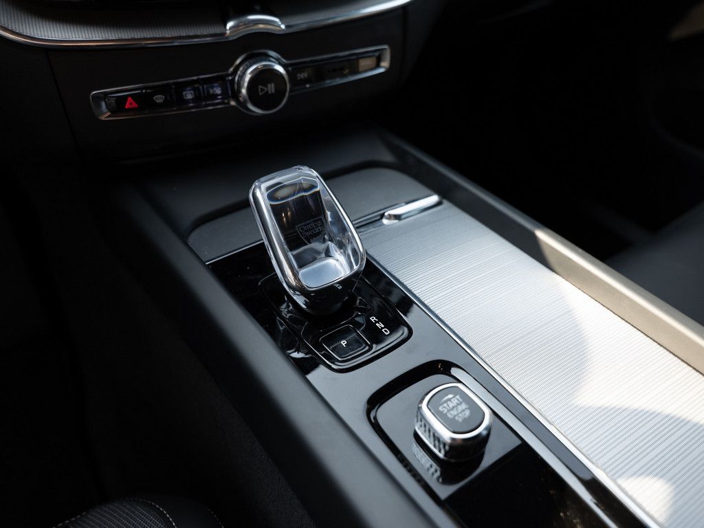 Volvo XC60 B5 AWD Plus Black Edition FACEL. LED 360°