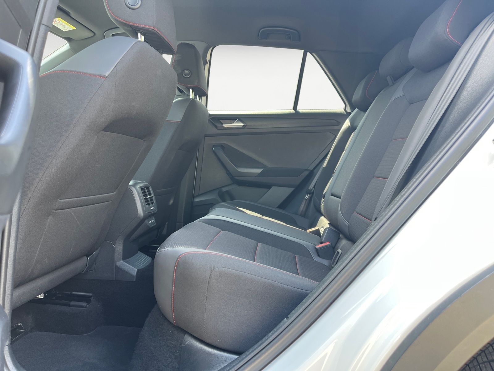 Volkswagen T-Roc 1.5 TSI ACT Sport - Samsaru's Car Outlet