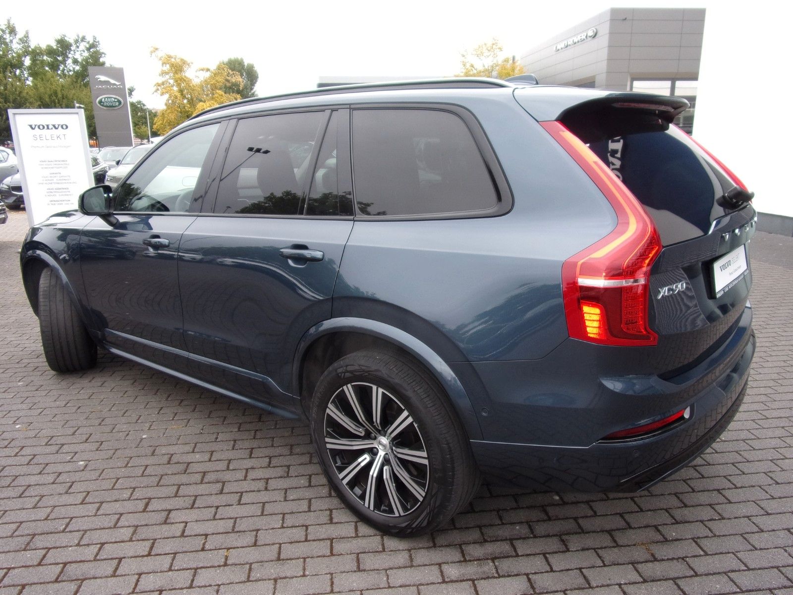Volvo XC 90 B5 Ultimate Dark AWD - Samsaru's Car Outlet