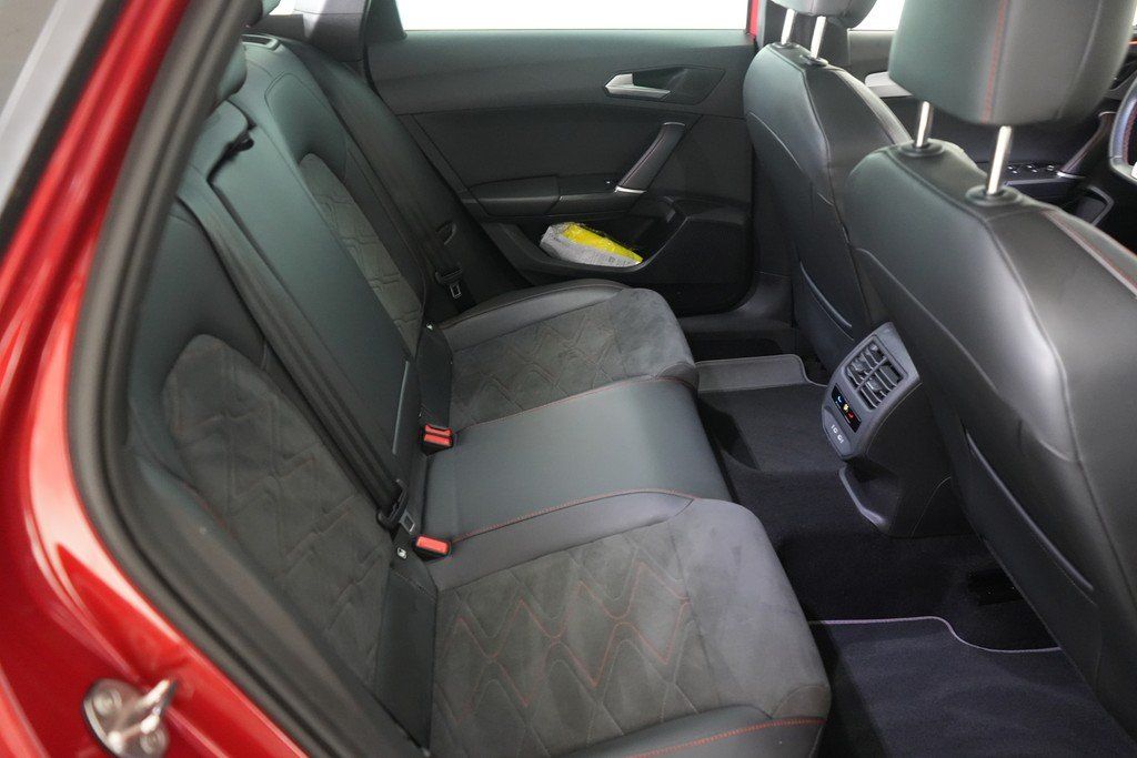 Seat Leon ST 2.0 TDI 4Drive DSG FR-Line ACC AHK Pano