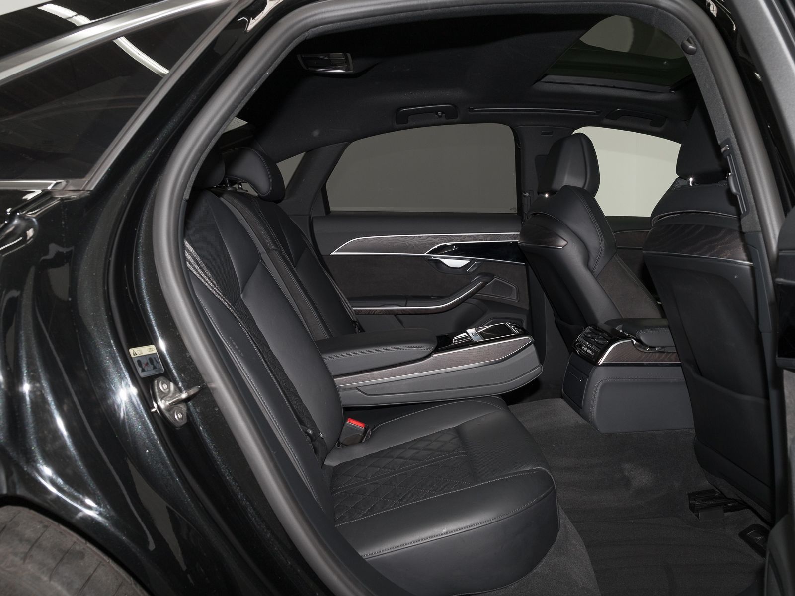 Audi A8 60 TFSIe Q MATRIX LASER - Samsaru's Car Outlet