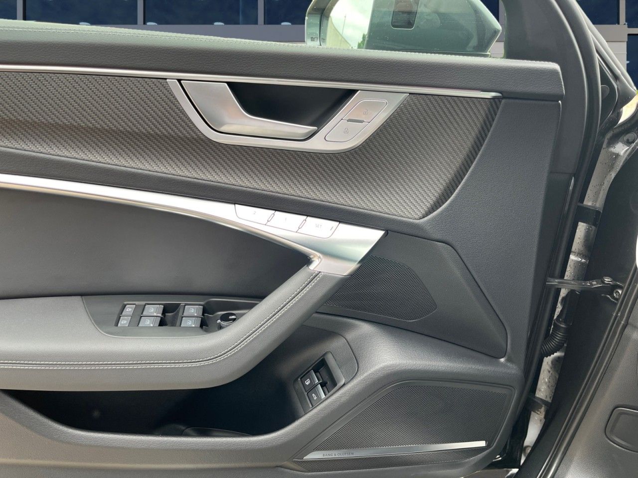 Audi A6 Avant 55 TFSI e quattro S line - Samsaru's Car Outlet