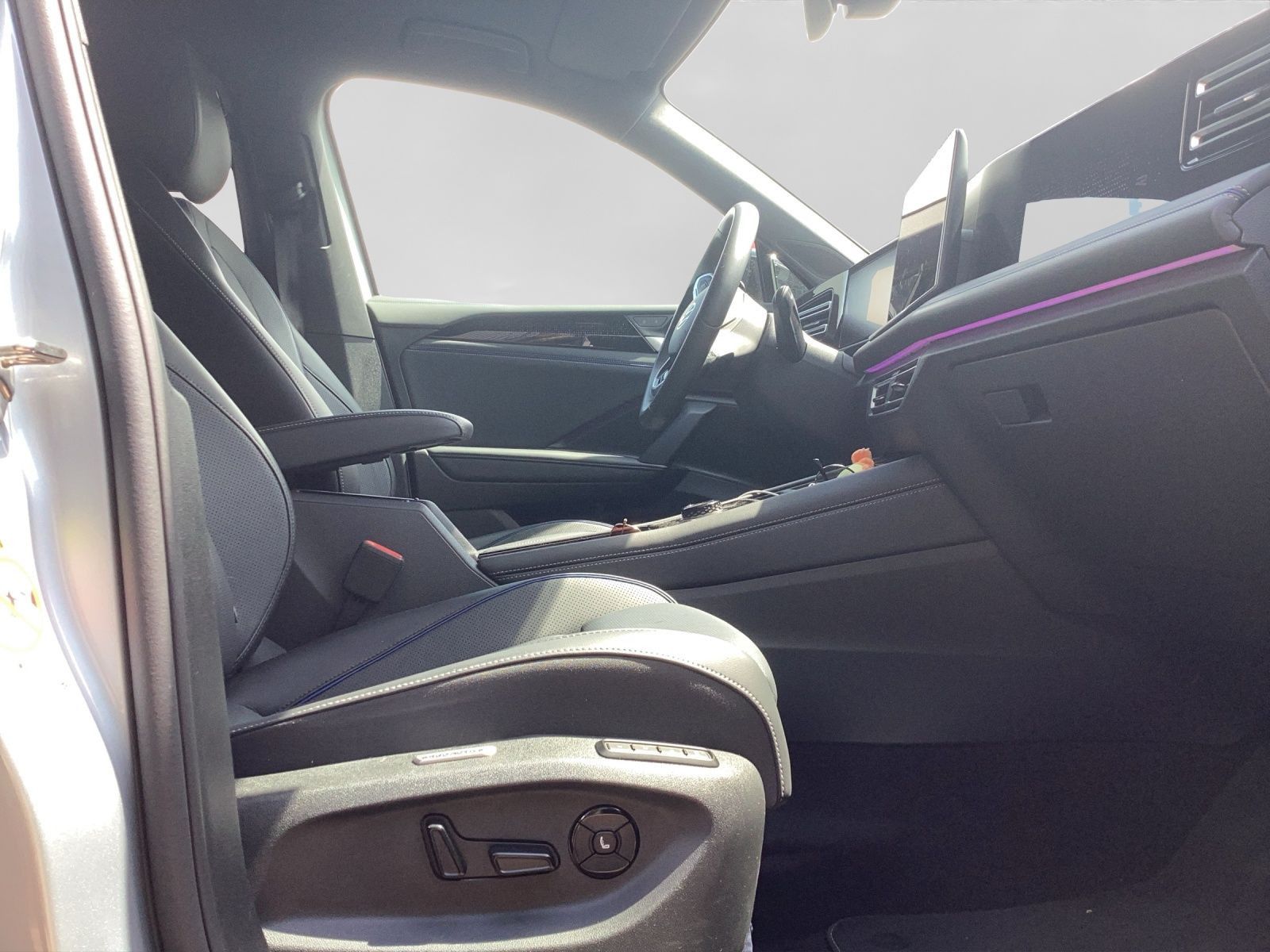 Volkswagen Tiguan 1.5 TSI DSG eHybrid R-LINE BLACK LEDER AH