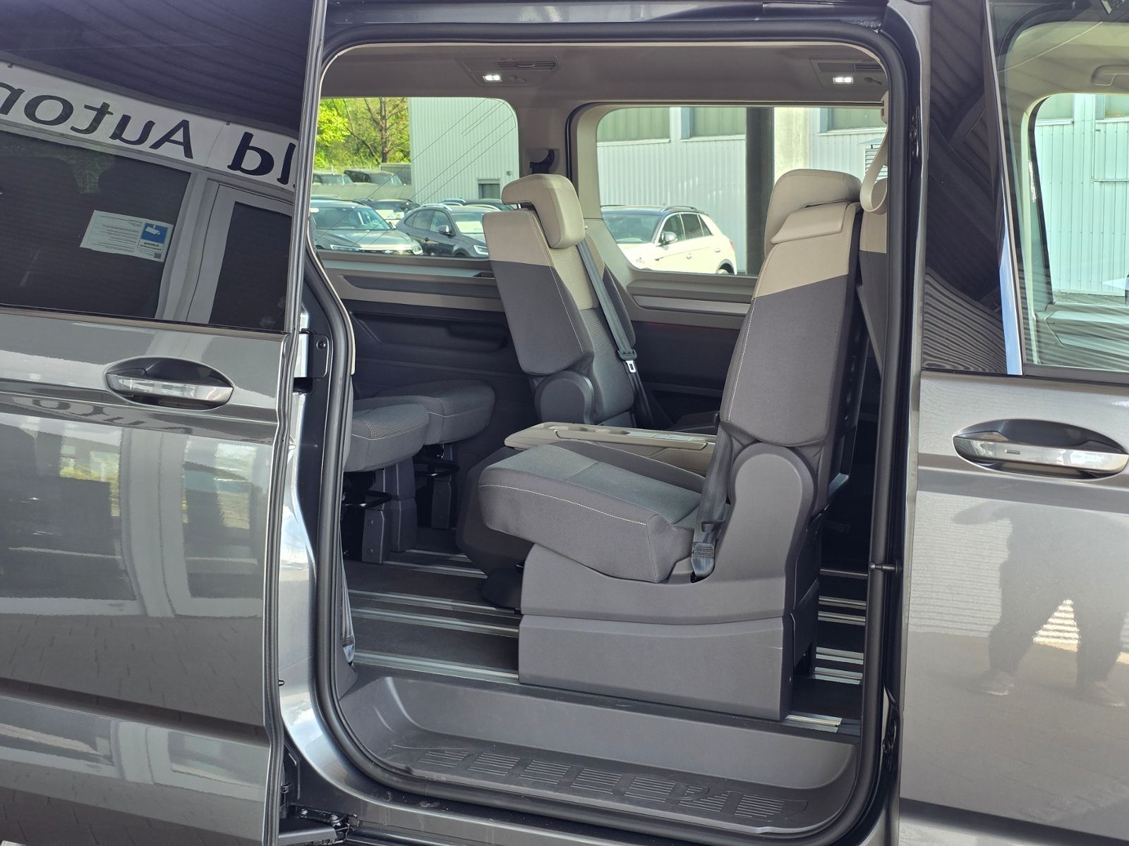 Volkswagen T7 Multivan 2.0 TDI DSG Lang - Samsaru's Car Outlet