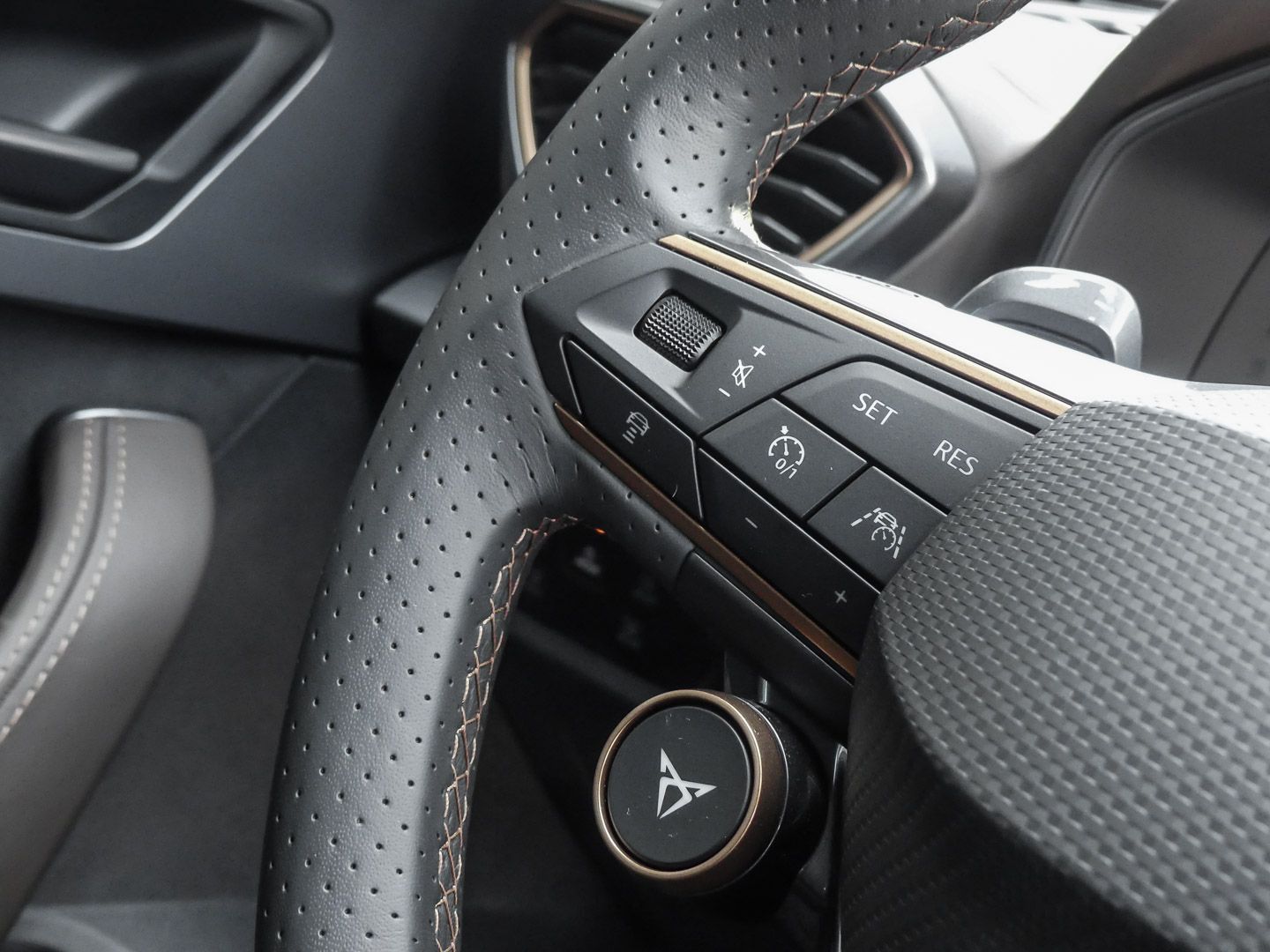 Cupra Formentor  VZ 2.0TSI 4DRIVE DSG BREMBO+AKRAPOVIC