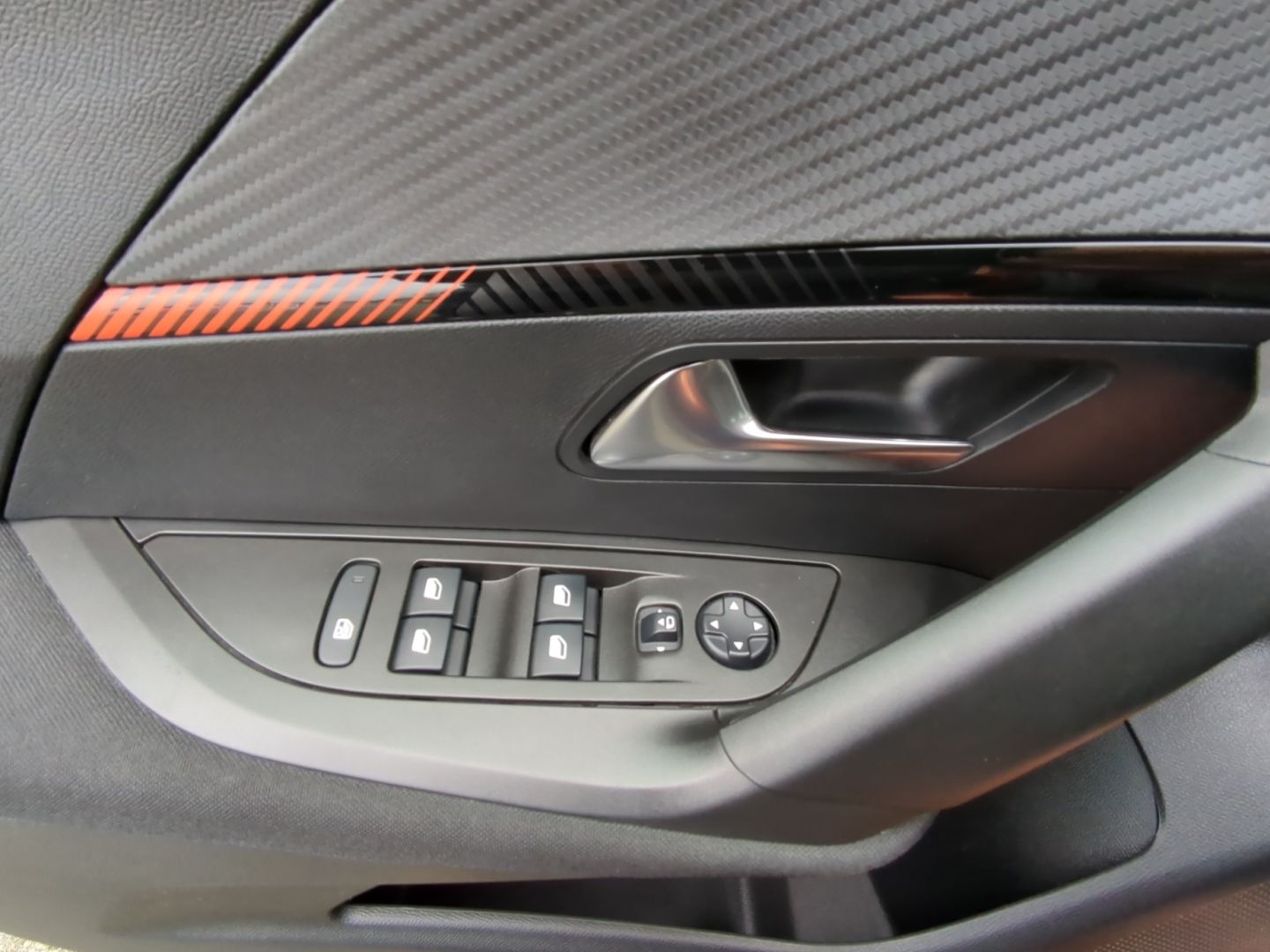 Peugeot e-2008 Active Elektromotor 136 - Samsaru's Car Outlet