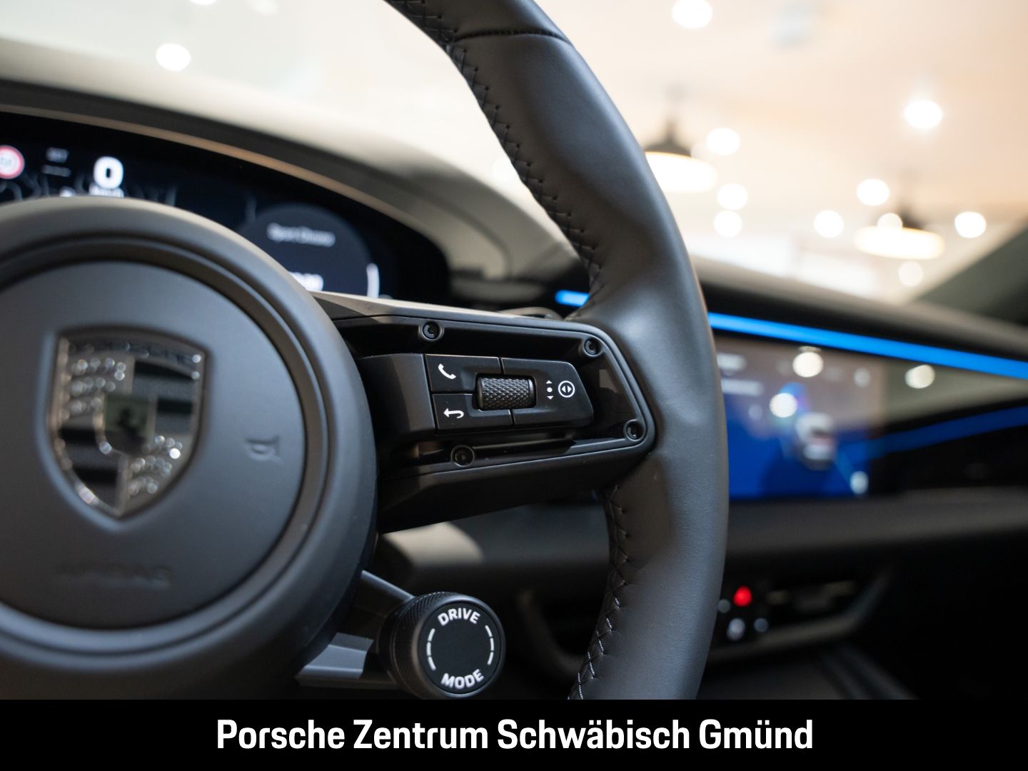 Porsche Macan Turbo BOSE Luftfederung Panoramadach LED