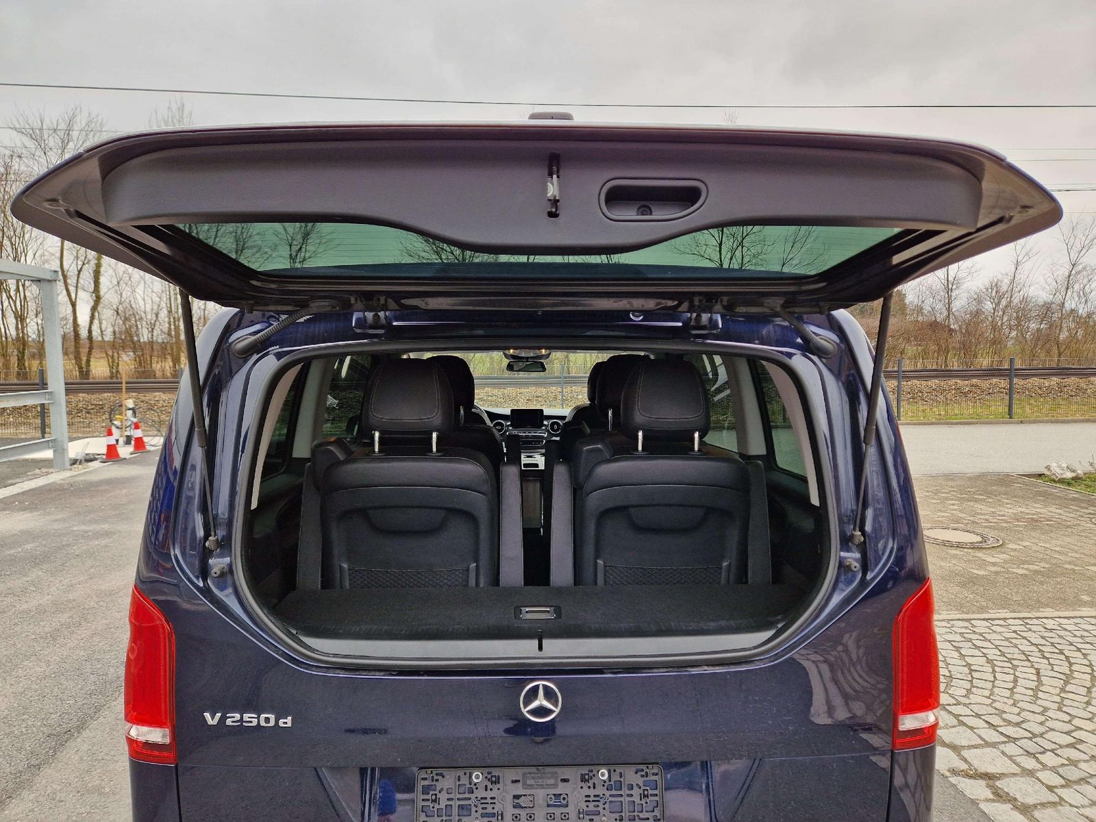 Mercedes-Benz V 250 EDITION - Samsaru's Car Outlet
