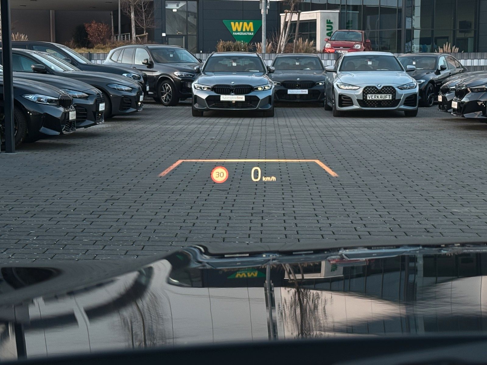 BMW 320i M Sport 18" HuD AHK Pano ACC 360° hifi LED+