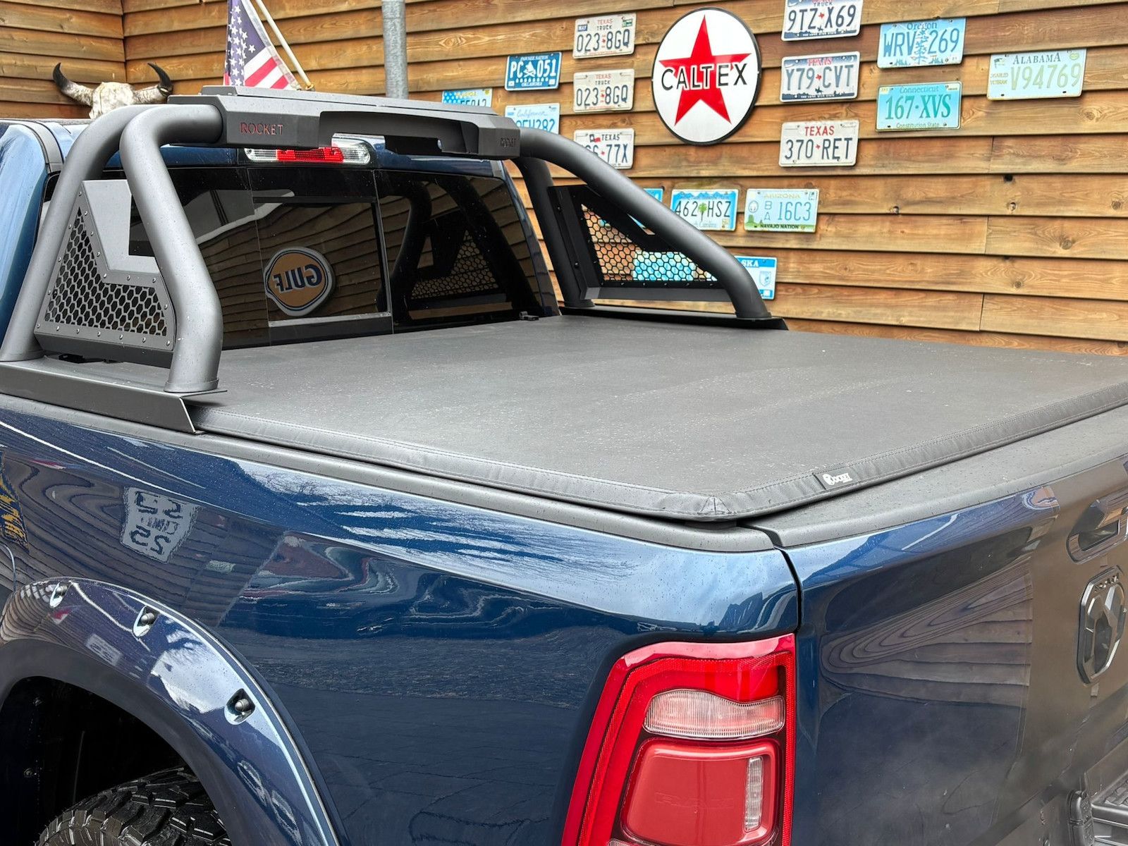 Dodge RAM 1500 Laramie 5,7L 4x4 AHK 12´´ LPG Bügel