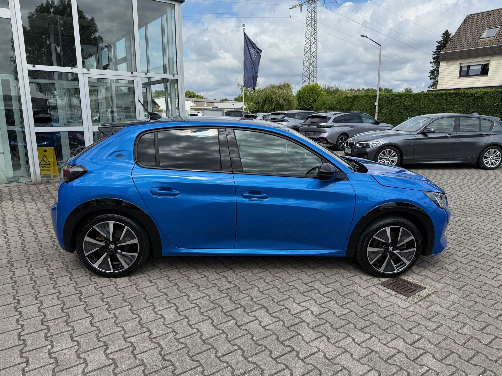 Peugeot 208 e- GT - Samsaru's Car Outlet