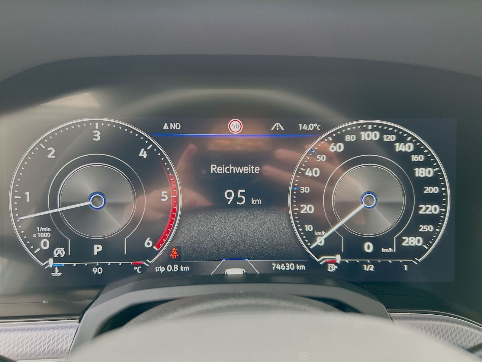Volkswagen Touareg 3.0 TDI 4Motion R-Line - Samsaru's Car Outlet
