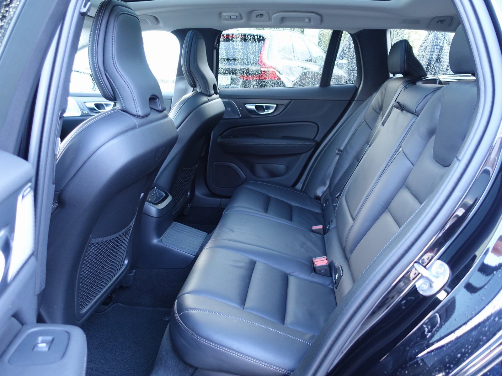 Volvo V60 Ultra Dark T8 AWD Plug-in Hybrid/360/B&W/AHK