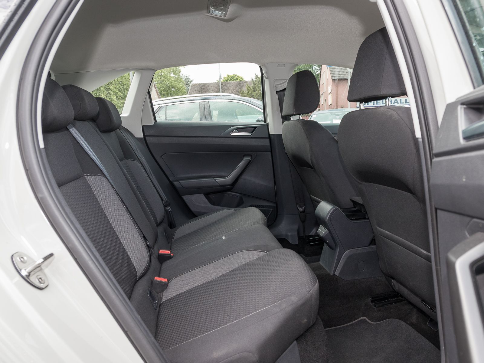 Volkswagen Taigo 1.0 TSI LIFE - Samsaru's Car Outlet