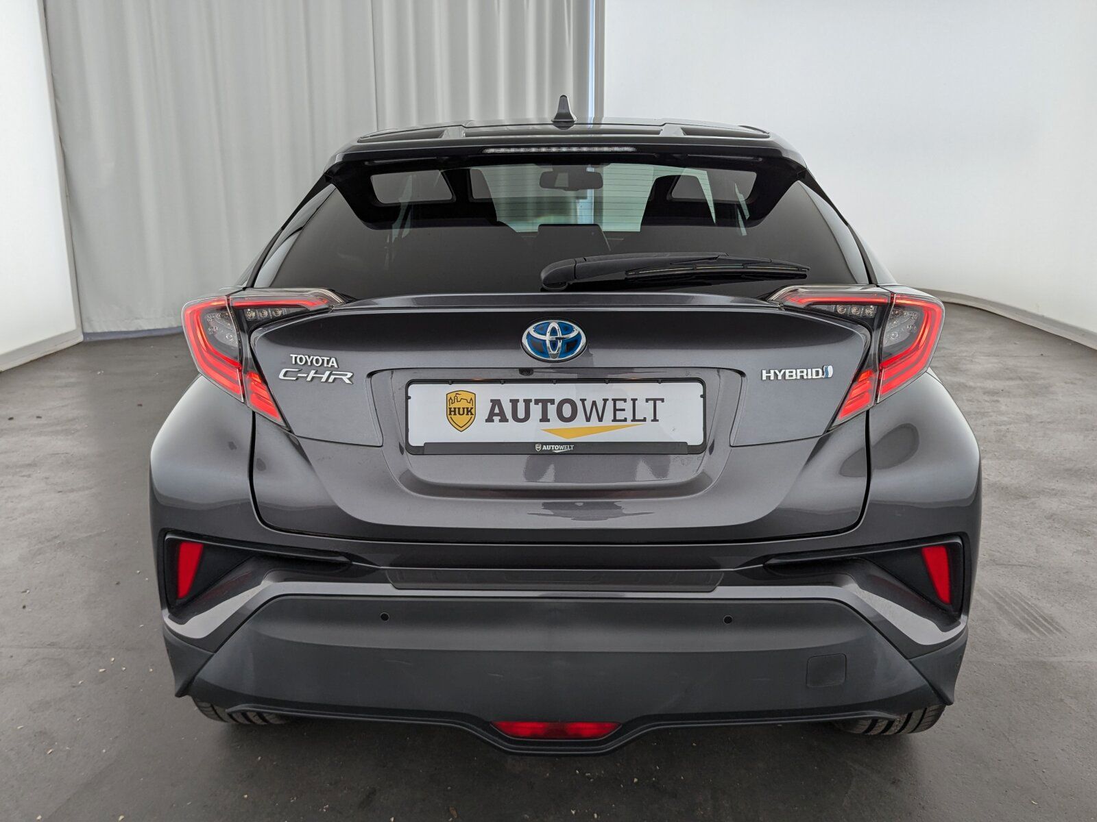 Toyota C-HR 1.8 Hybrid Team - Samsaru's Car Outlet